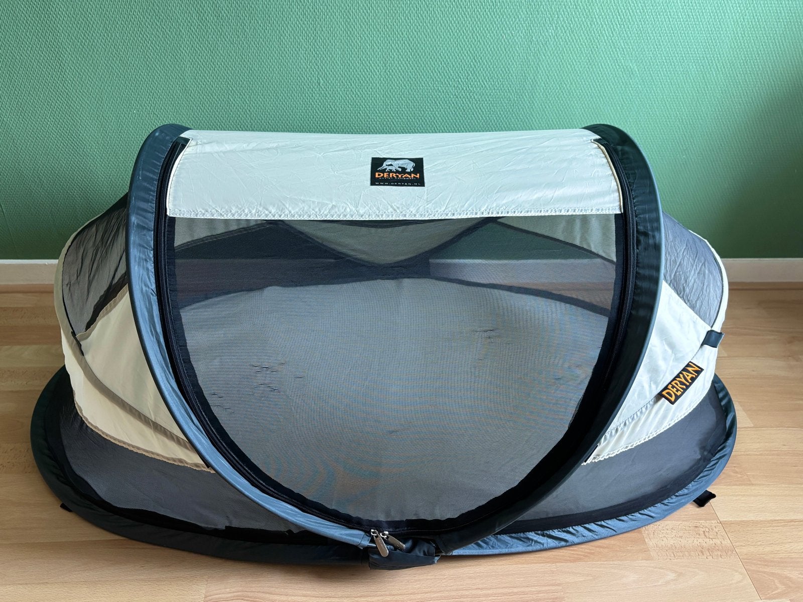 Deryan campingbedje/tentje met luchtbedje, Ophalen of Verzenden, Gebruikt