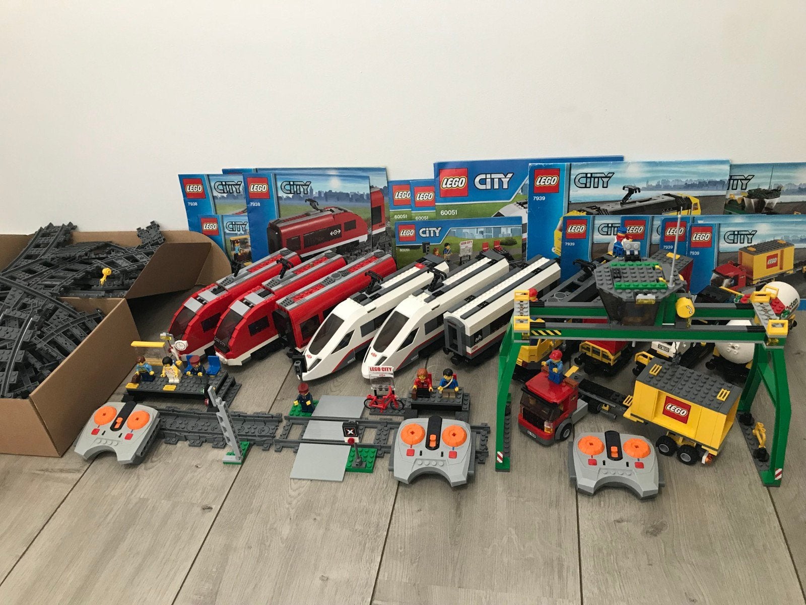 Lego City treinen 7938 & 60051 met veel rails, 7939=verkocht, Lego, Lego, Ophalen of Verzenden, Inclusief instructies