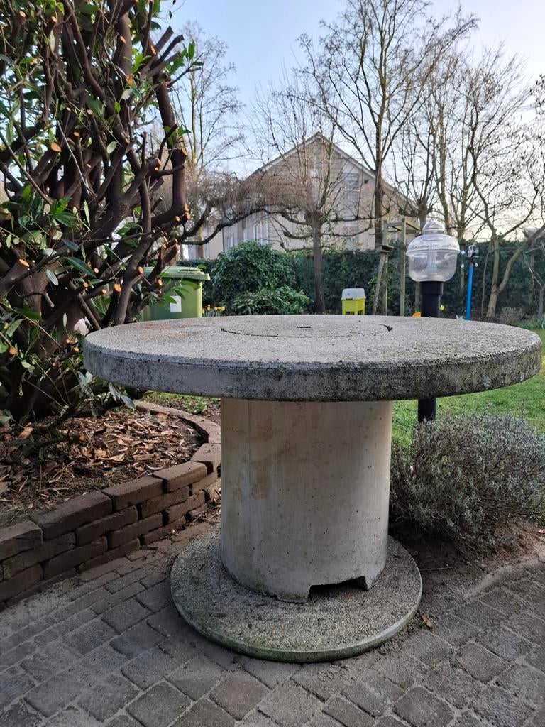 Betonnen tuintafel met BBQ mogelijkheid, Ophalen of Verzenden