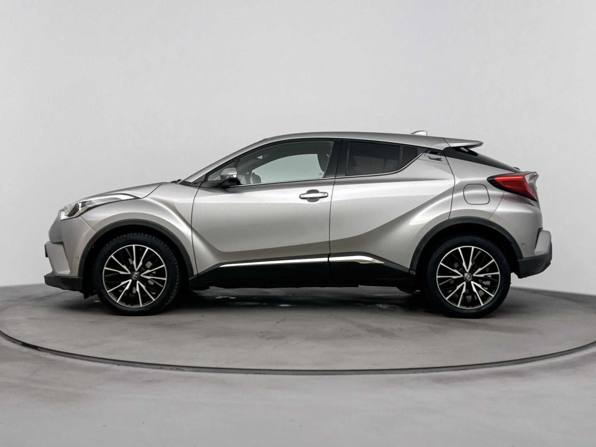 Toyota C-HR 1.2 Executive | Automaat | Navigatie | Parkeerse, Auto's, Toyota, 12 maanden, Gebruikt, 4 cilinders, 116 pk