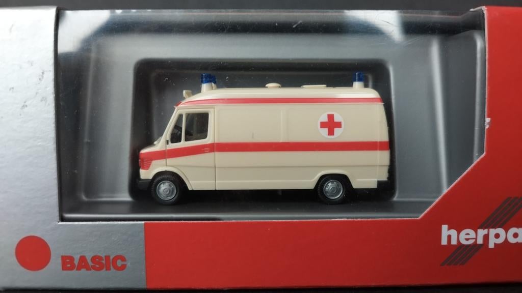Mercedes Benz 207 ambulance 1:87 H0 Herpa Basic Pol, Auto, Verzenden, Cars@herpa.de, Hepra Miniaturmodelle gmbh