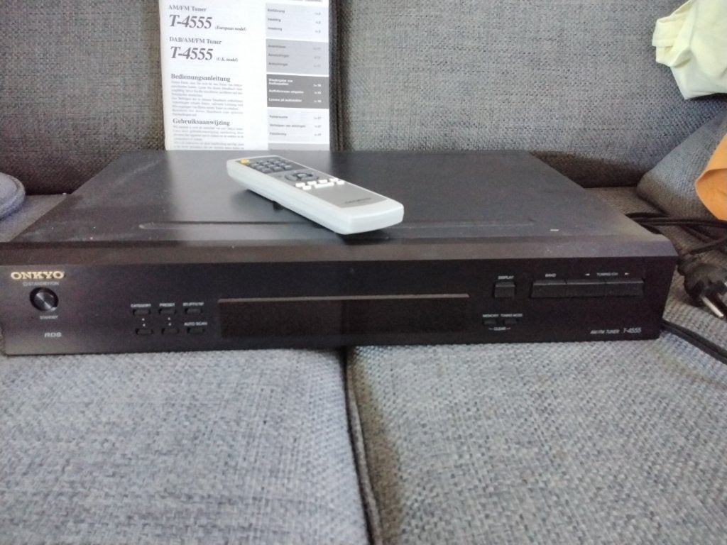 ONKYO tuner T- 4555 met afstandbediening, Ophalen of Verzenden, Zo goed als nieuw
