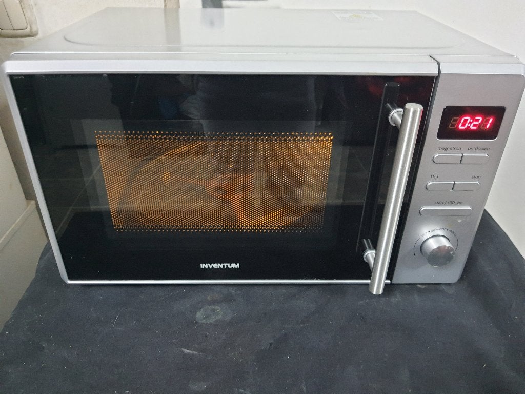 Nette Staat Mooie Inventum Solo Magnetron werkt Uitstekend, Ophalen, Draaiplateau, Magnetron, Zo goed als nieuw