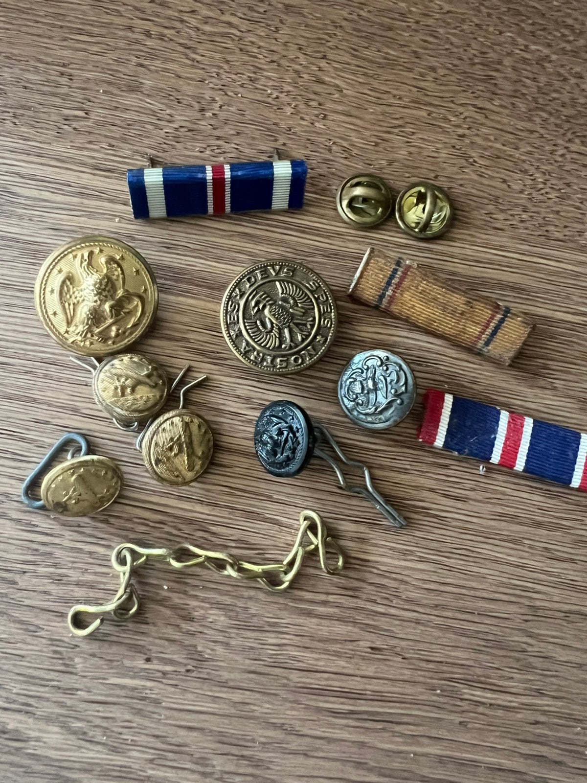 WO2 Amerikaans diverse knopen speldjes etc, Amerika, Verzenden, Embleem of Badge