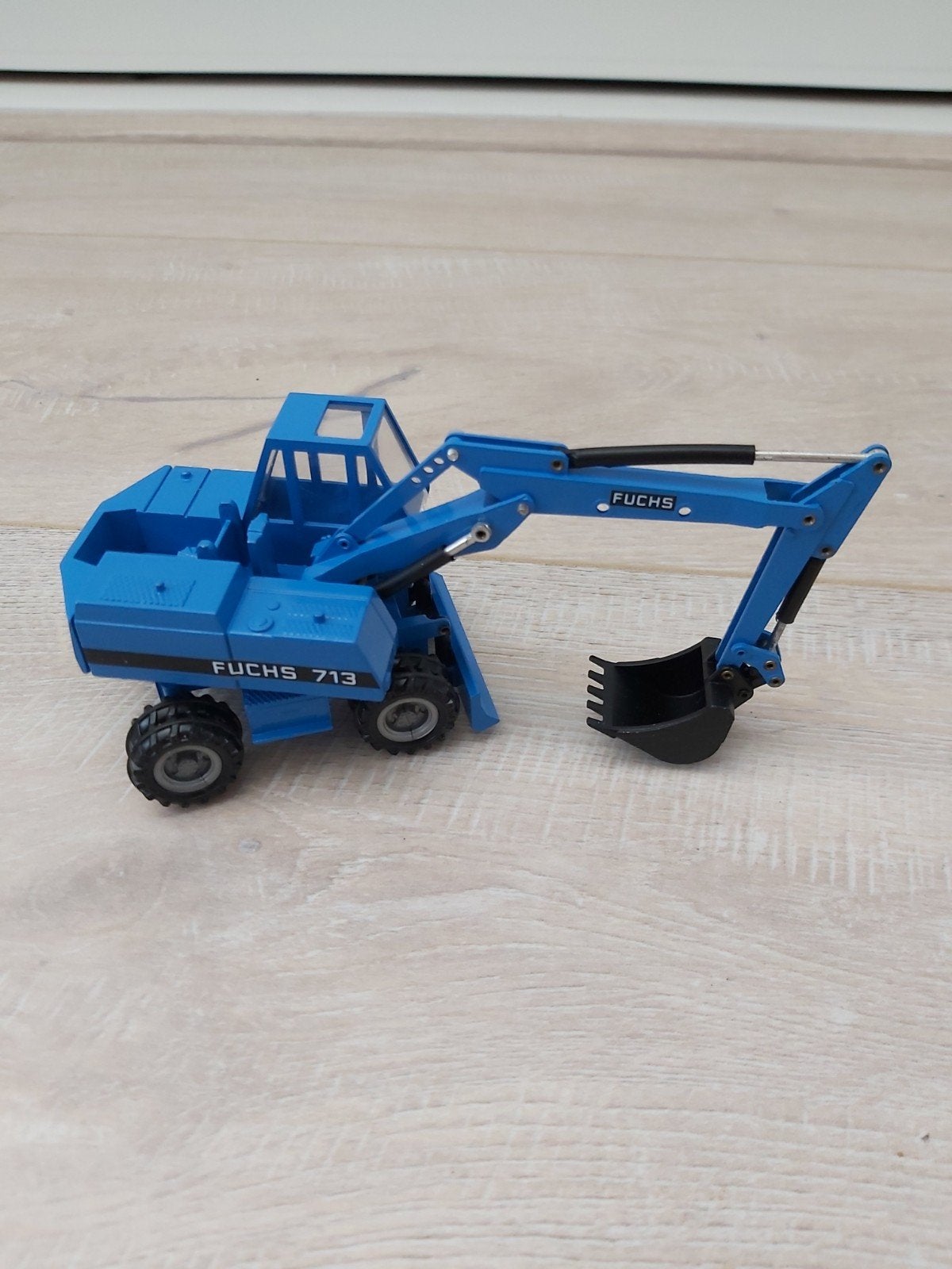 Fuchs 713 mobiele bandenkraan van NZG schaal 1/50 in de OVP, Ophalen of Verzenden, Nieuw, Hijskraan, Tractor of Landbouw, NZG