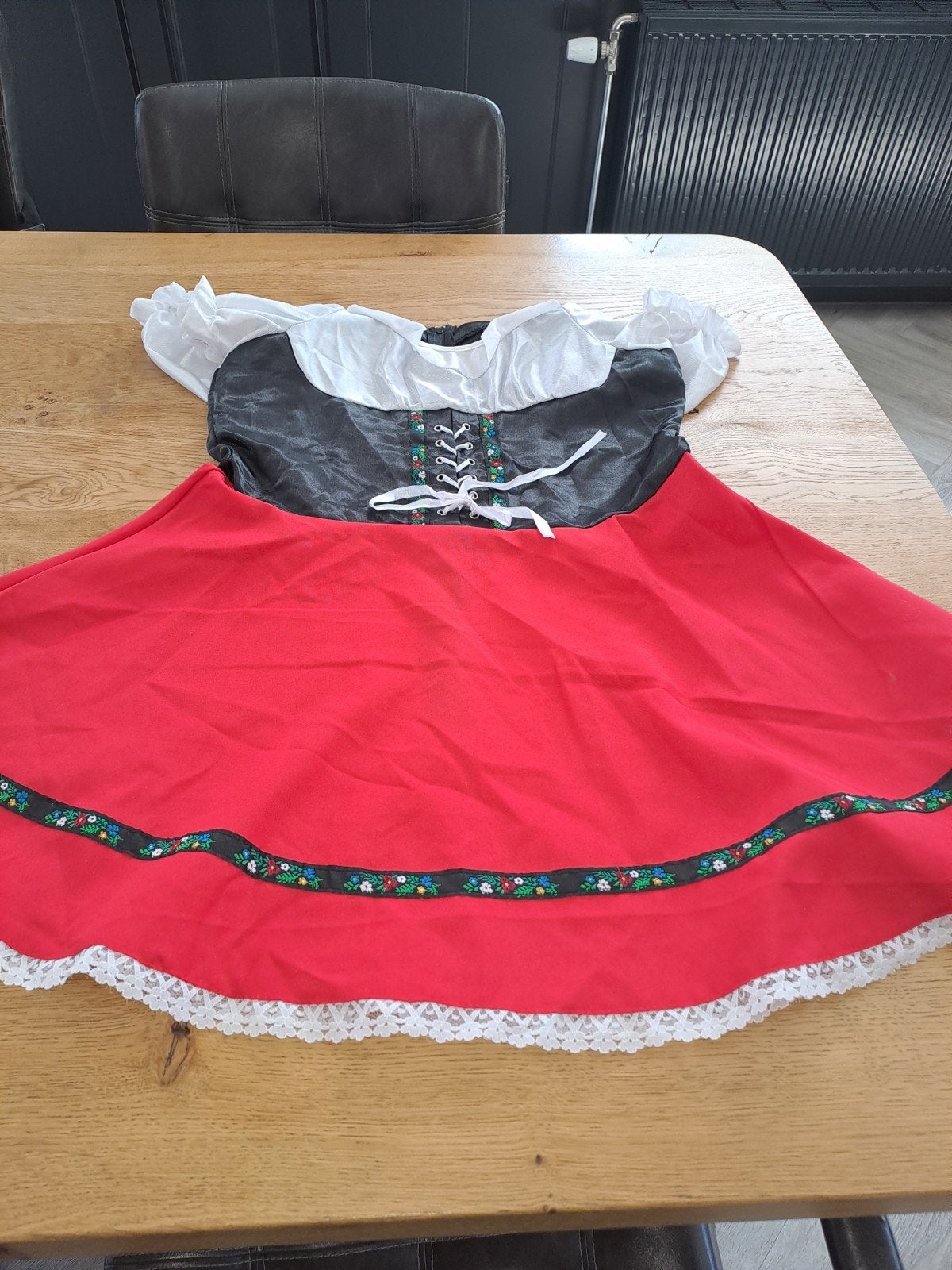 Dirndl jurk voor Oktoberfest of carnaval, Maat 38/40 (M), Carnaval, Ophalen of Verzenden, Kleding