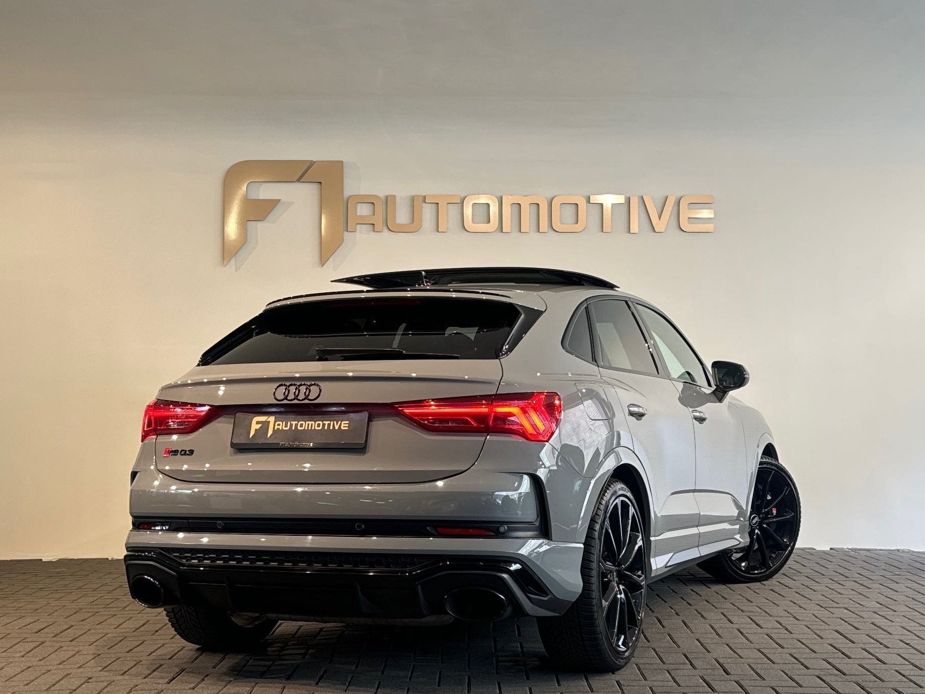 Audi RSQ3 Sportback 2.5 TFSI Pano|Memory|Sonos|RS Seat|Trekh, Automaat, Gebruikt, 1675 kg, Bedrijf