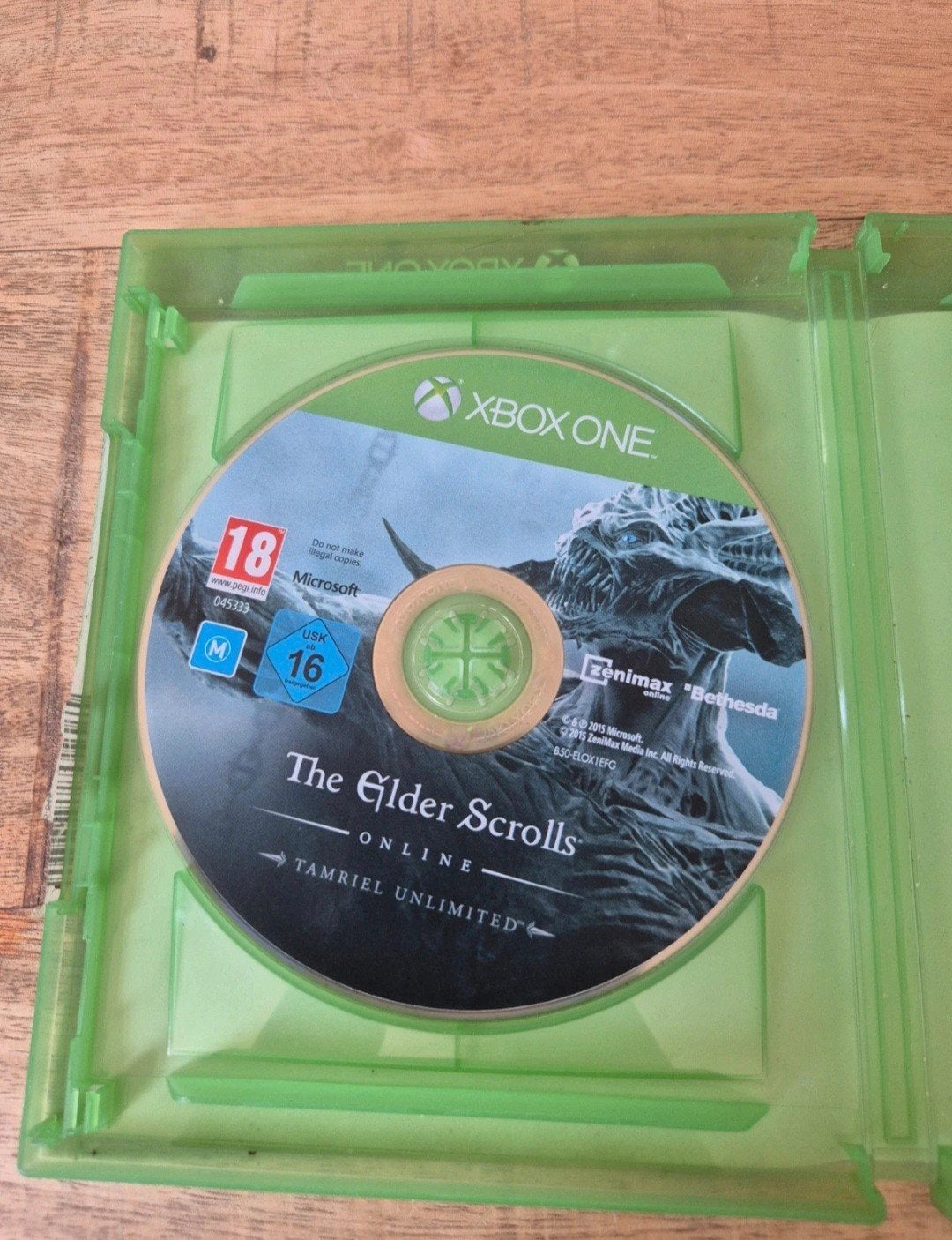 The Elder Scrolls Online: Tamriel Unlimited - Xbox One, Ophalen of Verzenden, Zo goed als nieuw, Xbox One, Met games