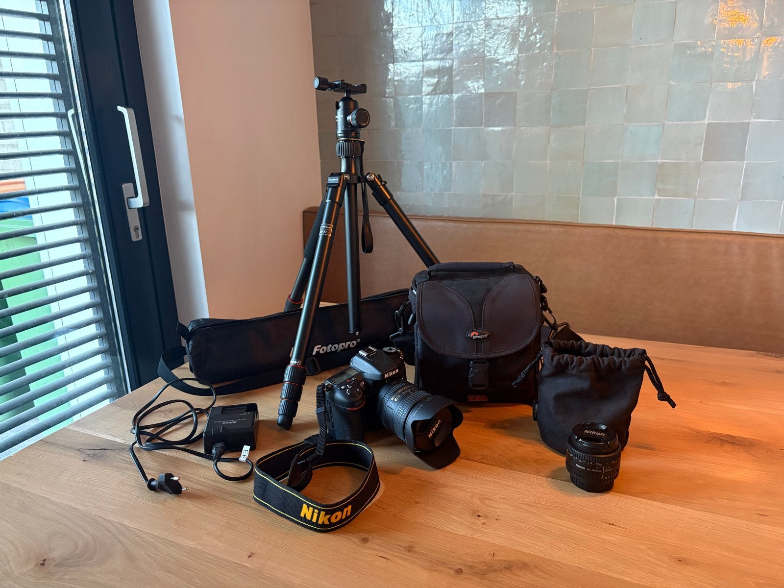 Nikon D7100 spiegelreflexcamera met 2 lenzen en statief, Ophalen, Spiegelreflex, Beeldstabilisatie, Zo goed als nieuw
