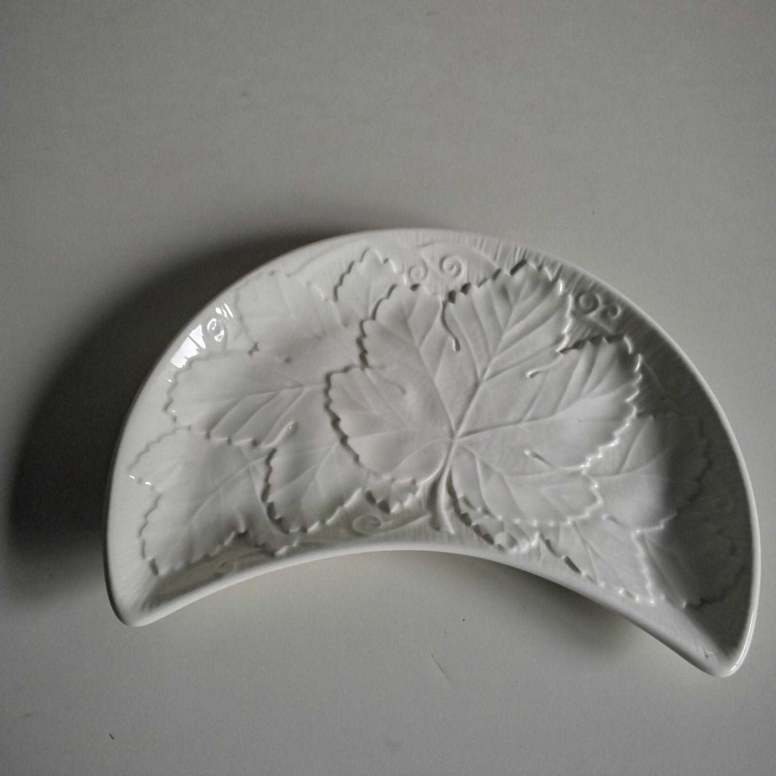 Wedgwood  barleston  halvemaan / graten schaaltje, Ophalen of Verzenden, Zo goed als nieuw, Porselein, Schaal of Schalen