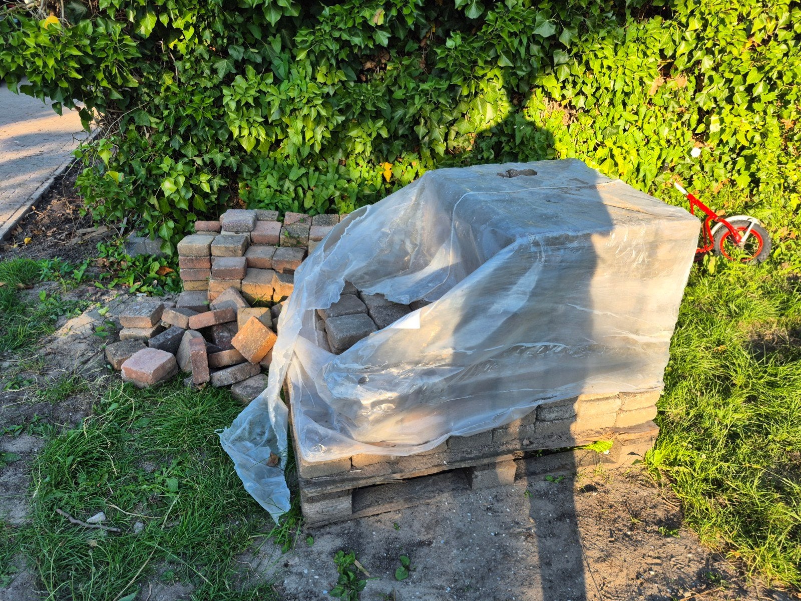 Gratis af te halen: Natuursteen tegels en kobbelstenen, Ophalen, Natuursteen, Terrastegels