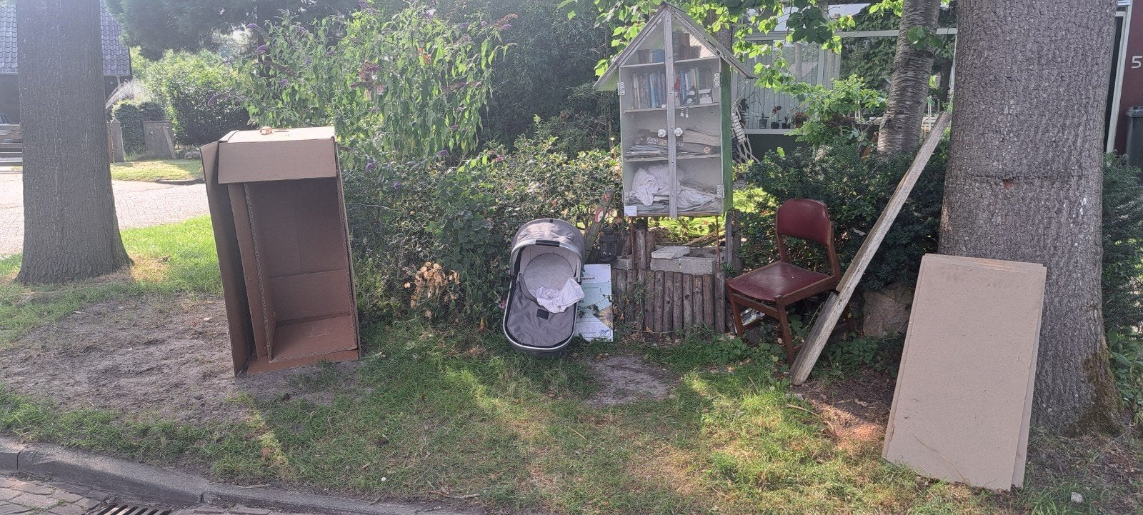 Gratis kartonnen doos en zie foto, Ophalen, Zo goed als nieuw