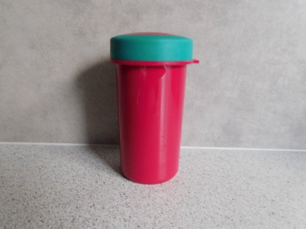 Tupperware Tumbo Beker 350 ml. Rood Turquoise, Gebruikt, Beker of Kan, Ophalen of Verzenden, Met deksel