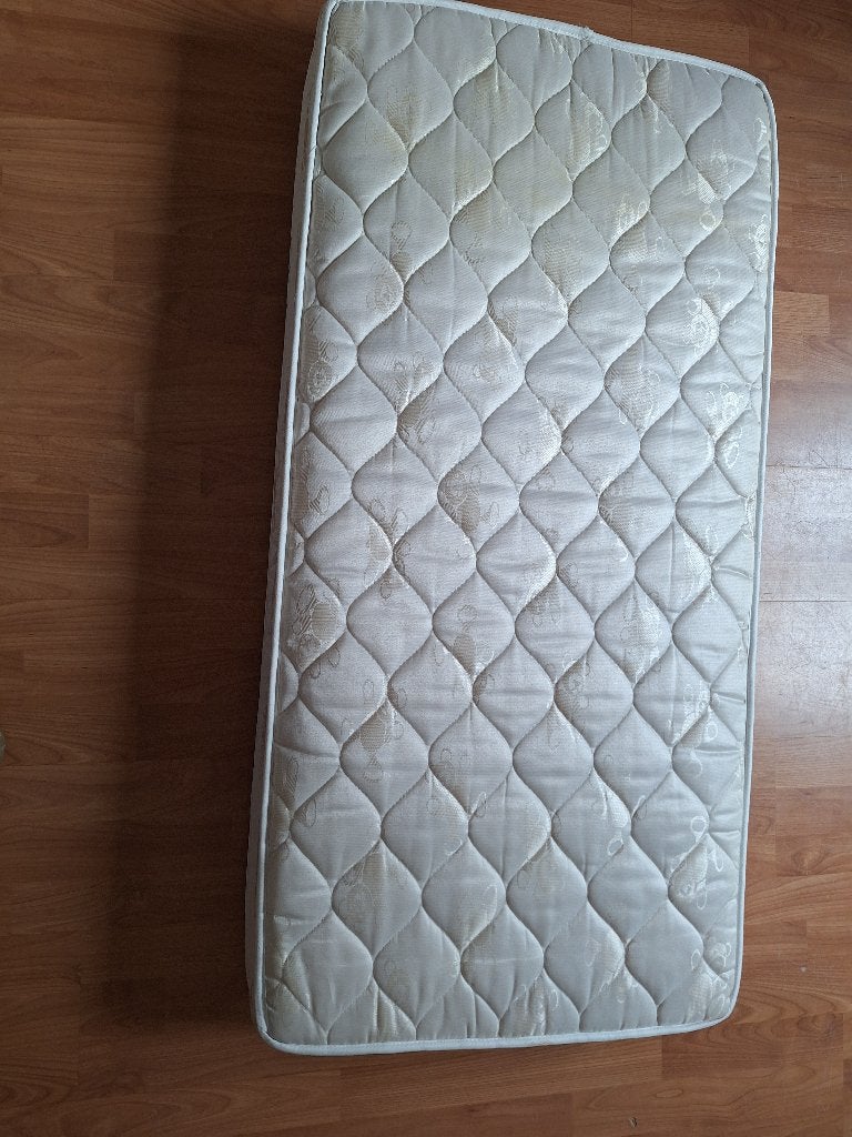 Gratis af te halen, kinder matras, eventueel met kinderbedje, Ophalen, Gebruikt, Minder dan 140 cm, Matras