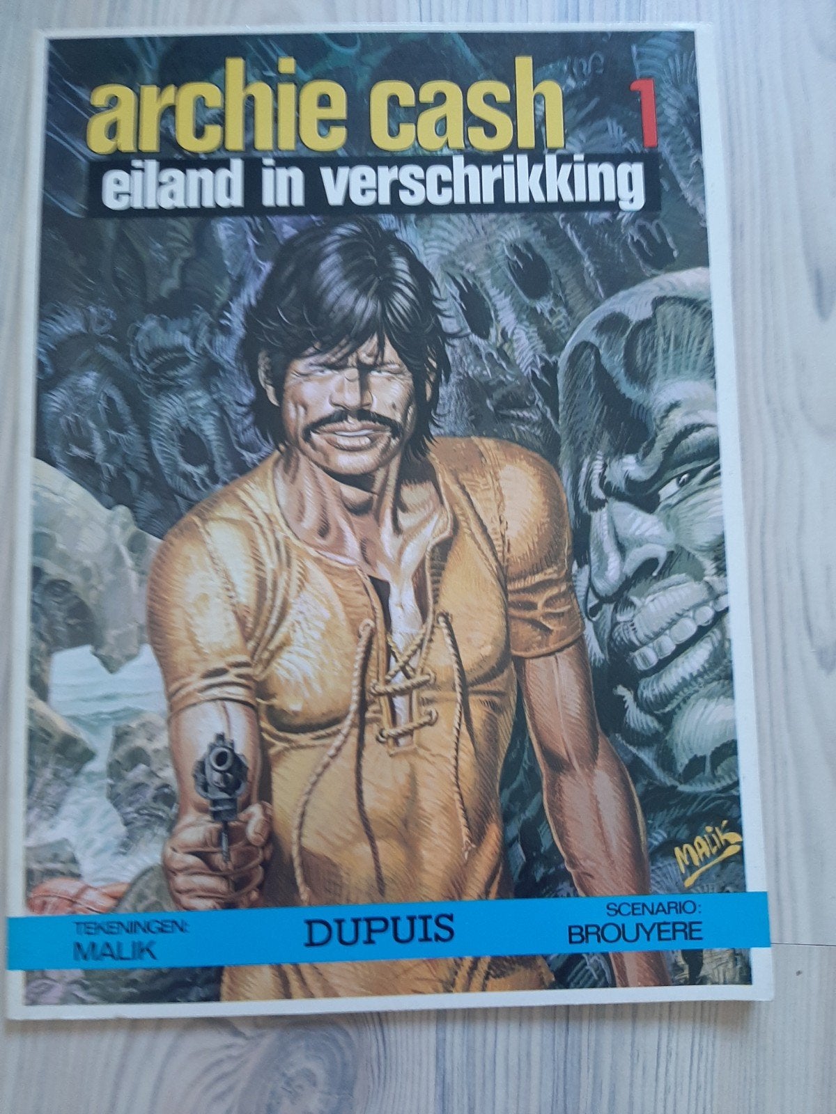 Archie Cash - Eiland in verschrikking (deel 1), Eén stripboek, Ophalen of Verzenden, Gelezen, Malik