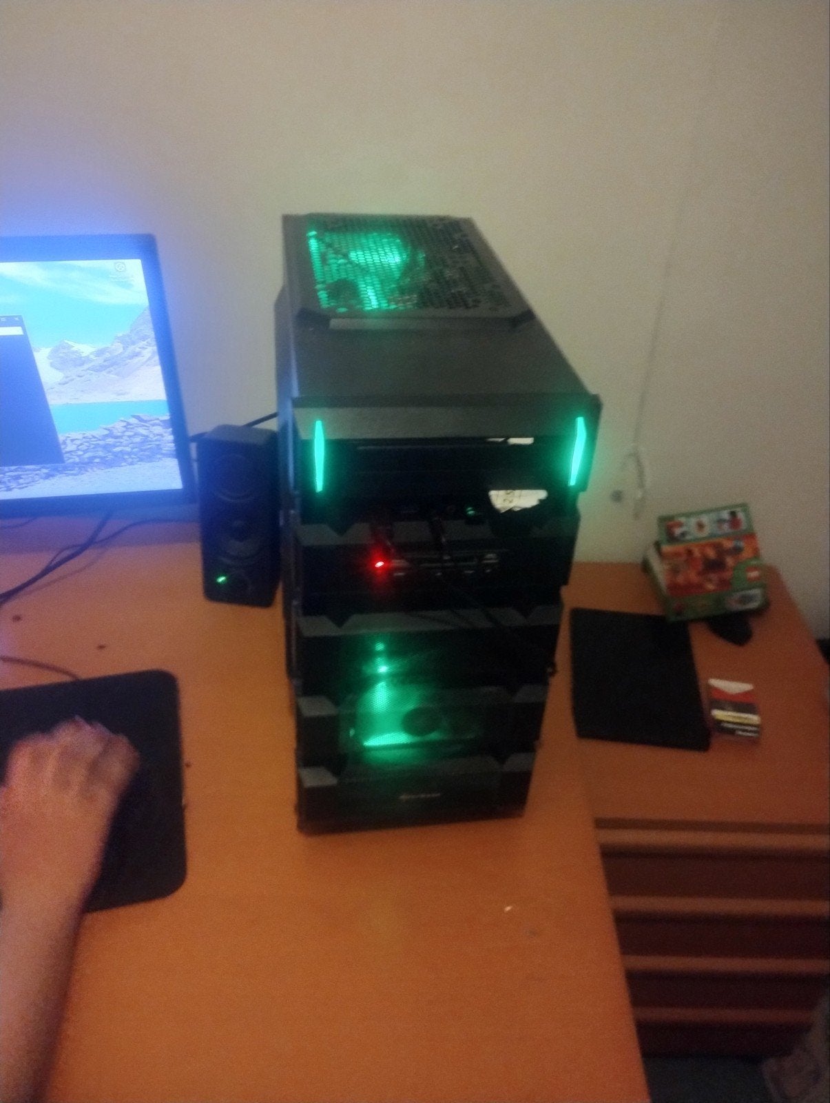 Pc met Monitor twee stuks en draag arm, Computers en Software, Ophalen of Verzenden, Met monitor