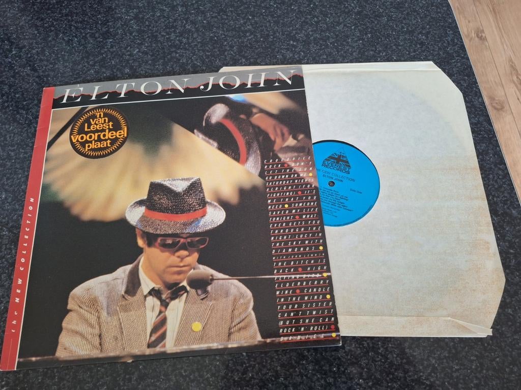 Lp Elton John The new collection, Fotohoes, Ophalen of Verzenden, Gebruikt, 12 inch