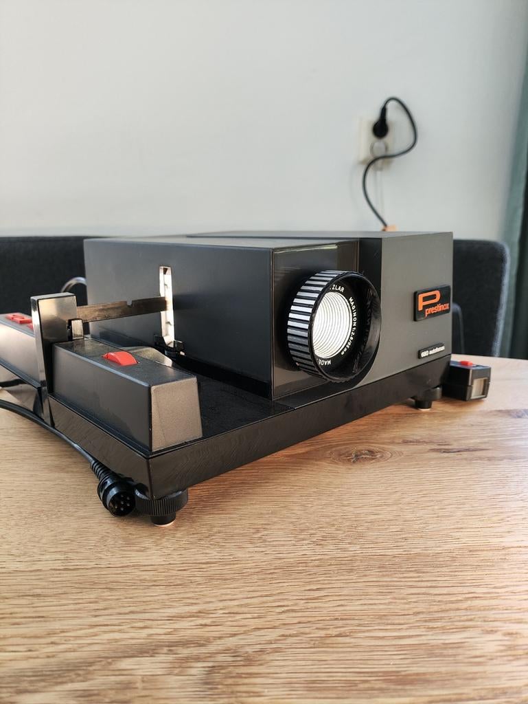 Diaprojector Prestinox in originele koffer, Ophalen of Verzenden, Gebruikt