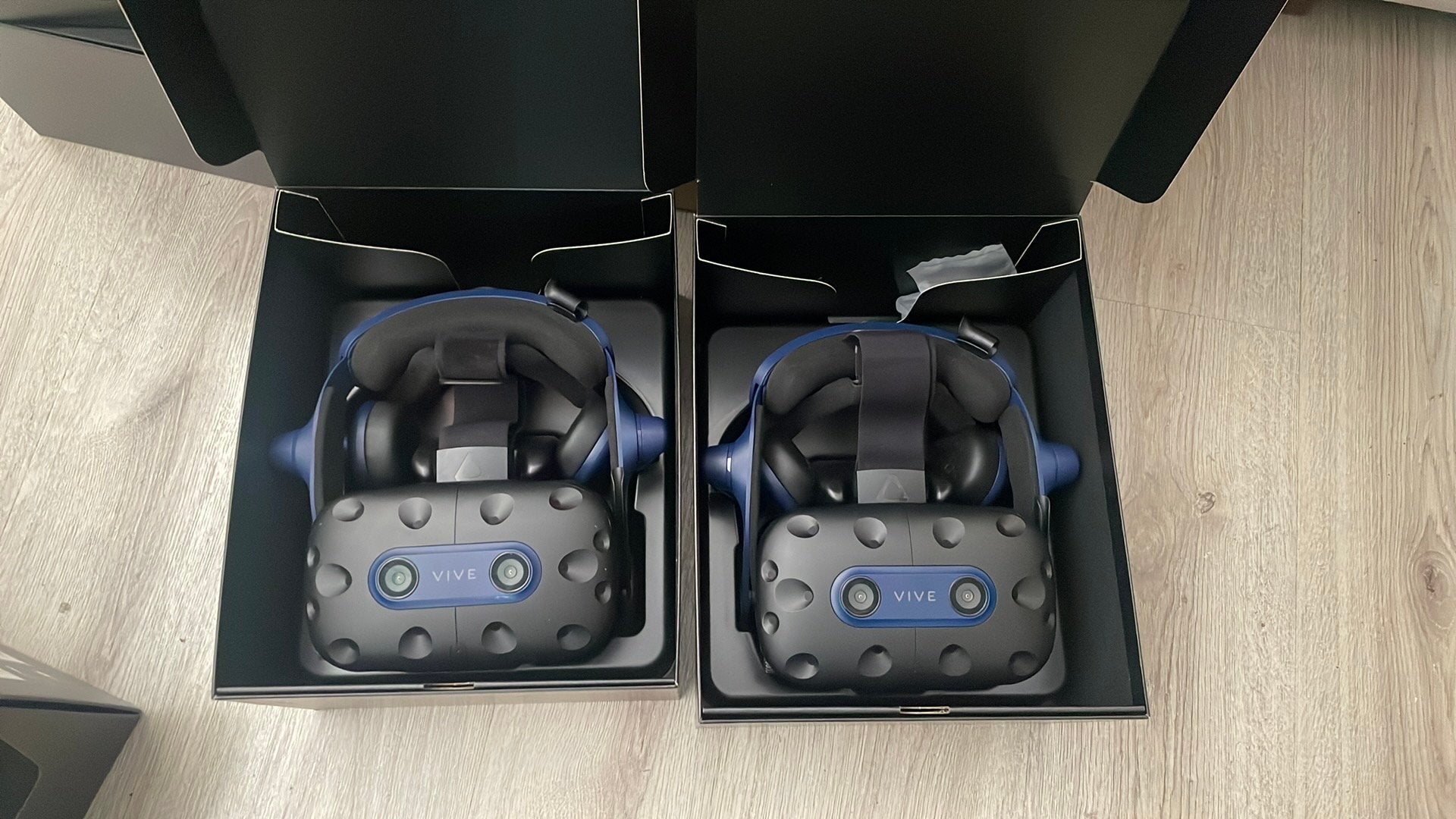 Vr bril htc vive pro 2, Ophalen of Verzenden, Zo goed als nieuw, Licht