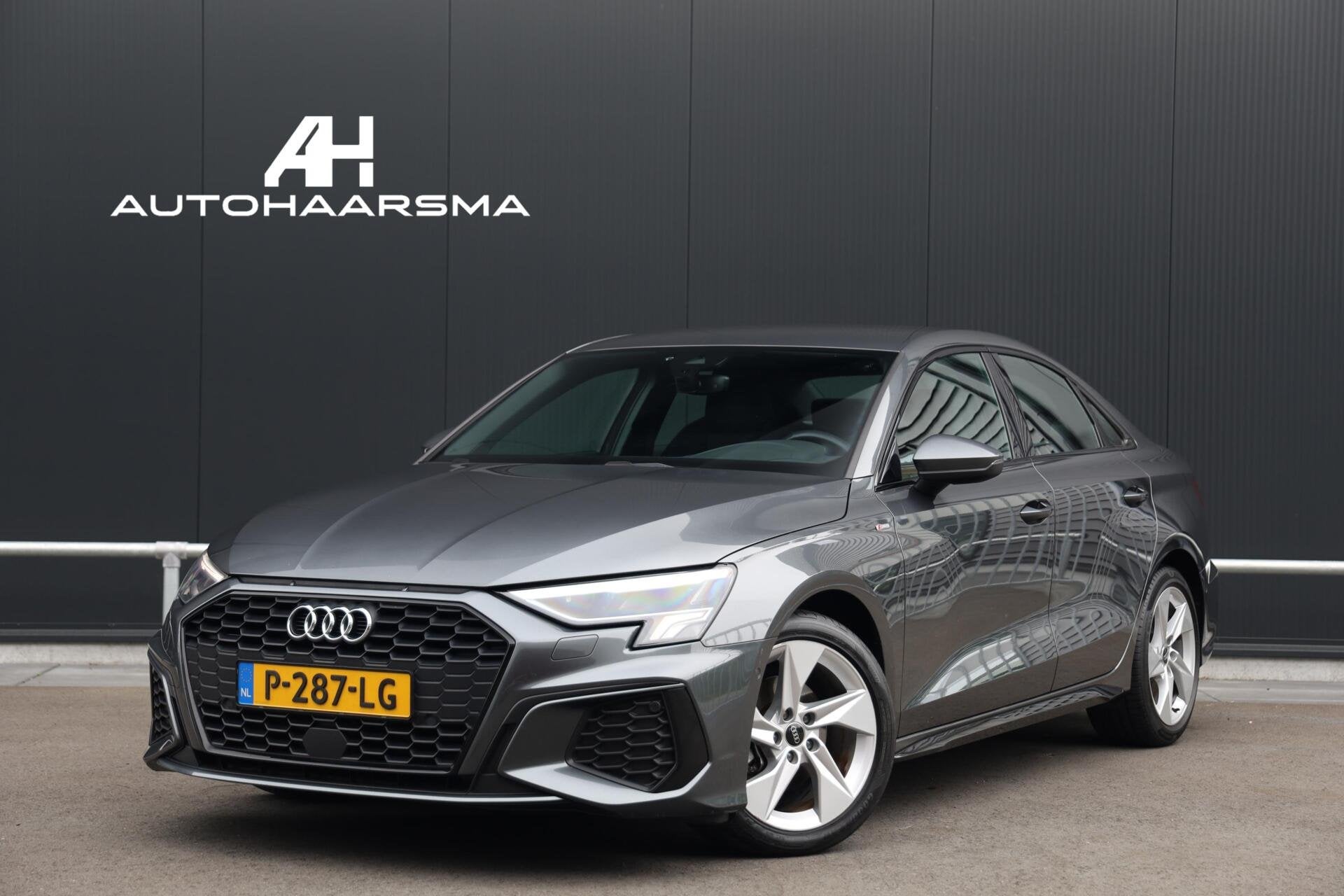 Audi A3 Limousine 30 TFSI S edition 110pk S-Tronic RS-Zetels, Gebruikt, Leder en Stof, Origineel Nederlands, Bedrijf