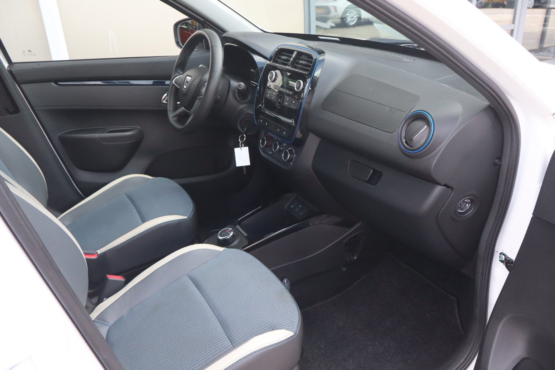 Dacia Spring Comfort 27 kWh - NL- Auto! Airco I Radio I Crui, Auto's, Electronic Stability Program (ESP), Gebruikt, 230 km, Leder en Stof