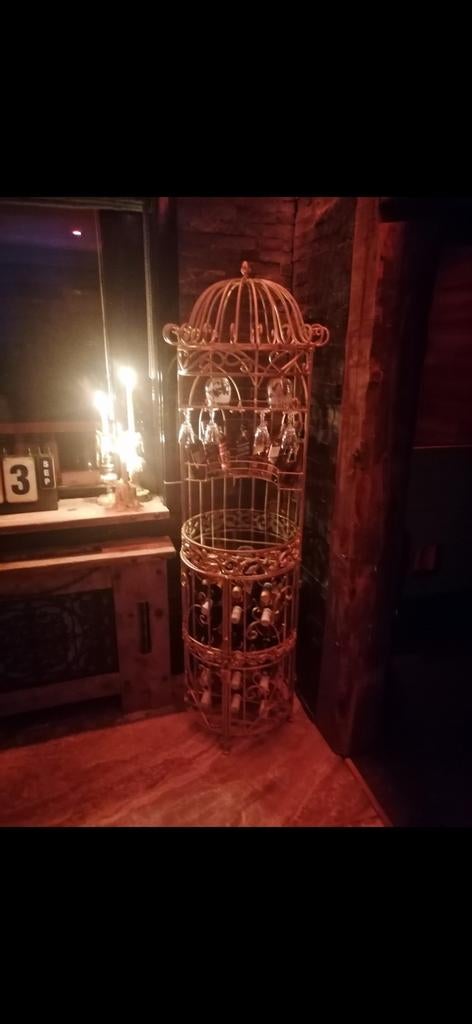 Te koop leuk vitrinekastje voor wijn/drank., Huis en Inrichting, Woonaccessoires | Zuilen en Pilaren, Ophalen