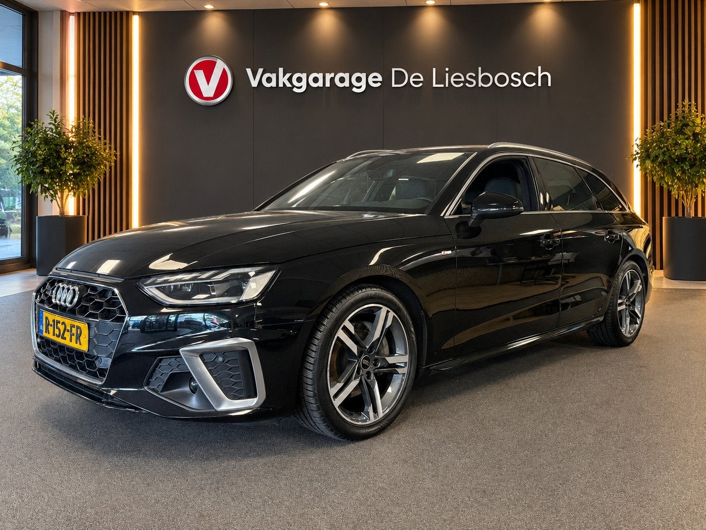Audi A4 Avant 40 TFSI quattro S edition / S-line / virtual /, Auto's, Gebruikt, 4 cilinders, Zwart, Origineel Nederlands