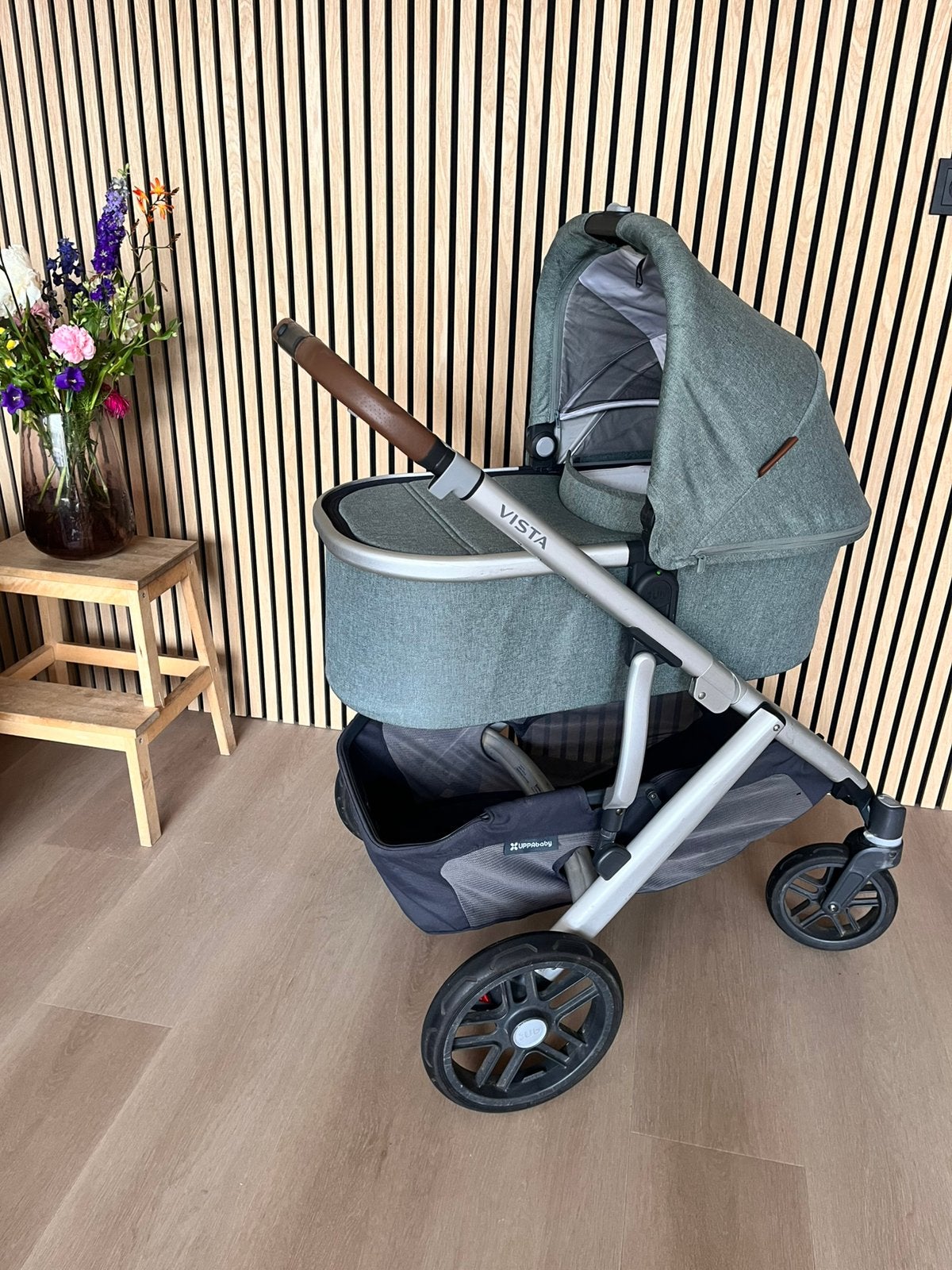 Uppa baby vista v2 Emmett incl Mesa en base, Zo goed als nieuw, Combiwagen, Verstelbare duwstang, Ophalen