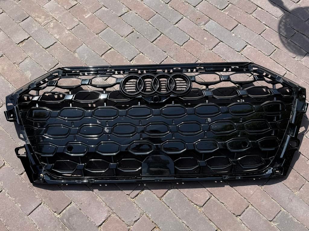 Grill Audi rs3 8y hoogglans zwart, Auto-onderdelen, Ophalen, Gebruikt, Audi
