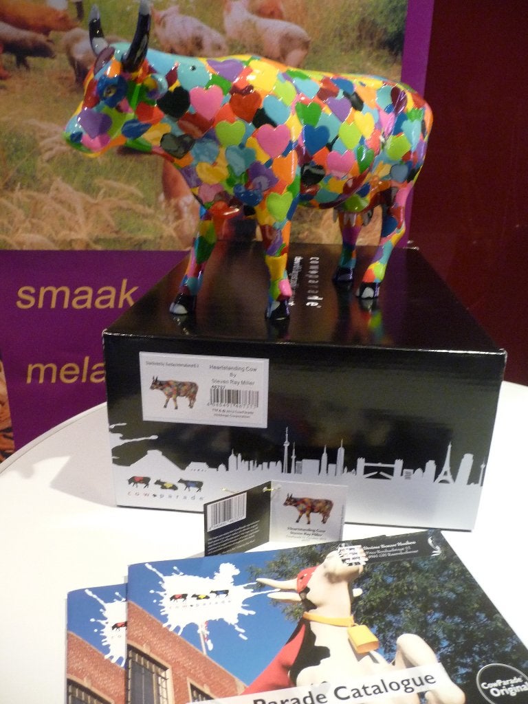 Nieuw Cow Parade koe Heartstanding large gratis verzending., Ophalen of Verzenden, Beeld