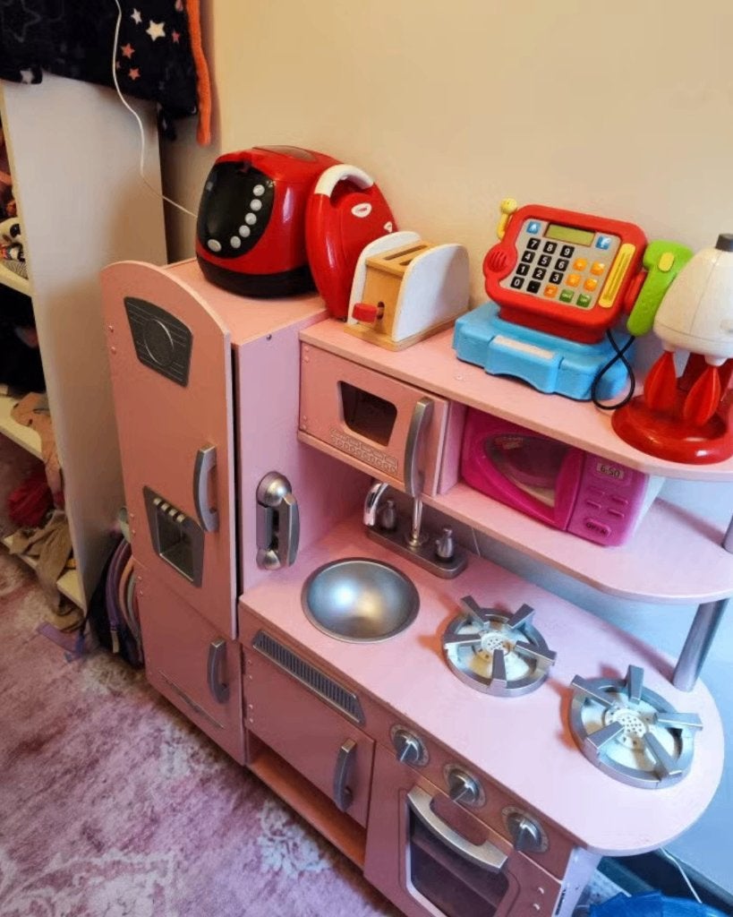(KidKraft ) roze houten speel keuken + veel accessoires, Kinderen en Baby's, Speelgoed | Speelkeukens, Ophalen, Zo goed als nieuw