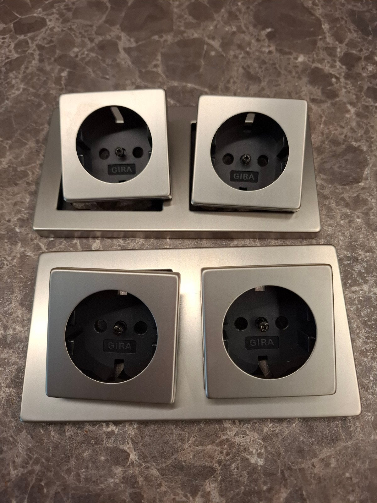 2 dubbele Gira wandcontactdozen rvs look, Ophalen of Verzenden, Nieuw, Gira, Stopcontact
