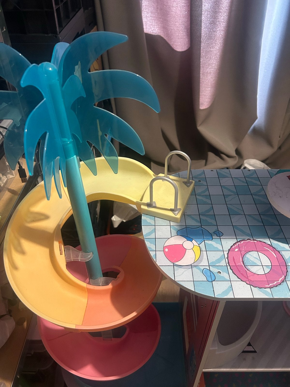 LOL Surprise Poppenhuis met poppetjes en toebehoren, Ophalen, Zo goed als nieuw, Poppenhuis