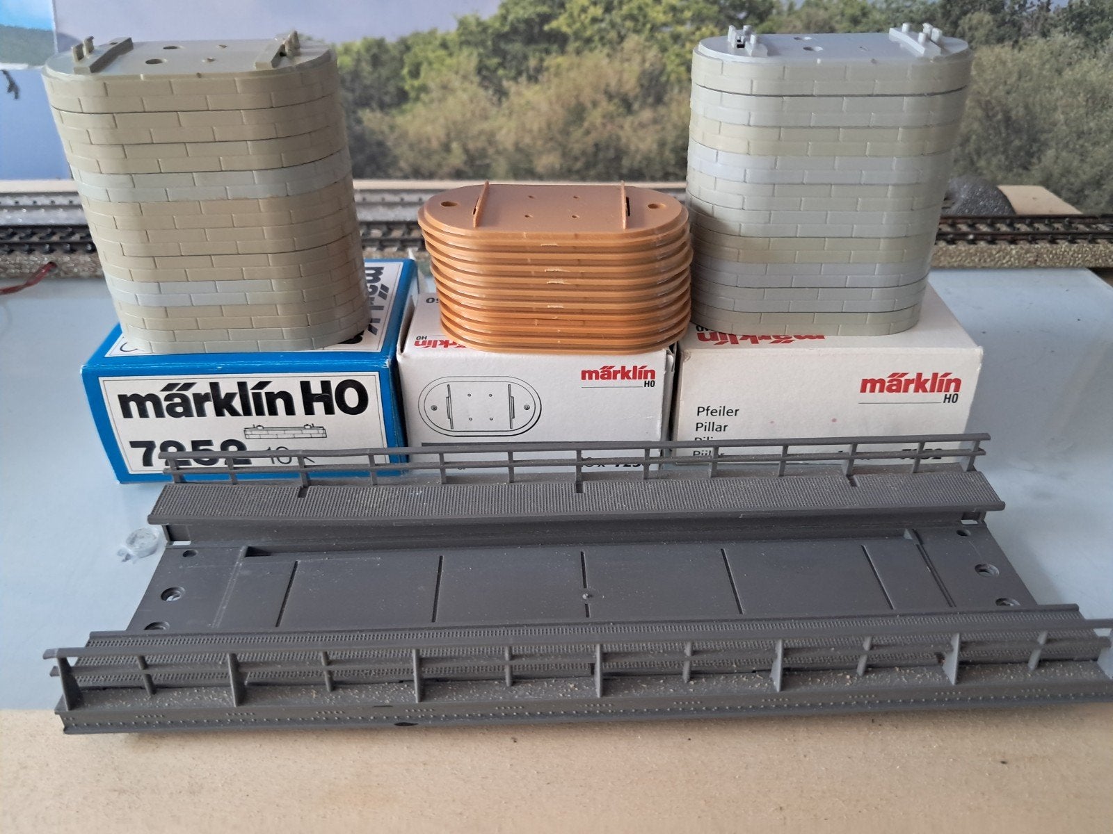 MARKLIN PIJLERS EN BRUGDEEL, Ophalen of Verzenden, Wisselstroom, Rails, Märklin