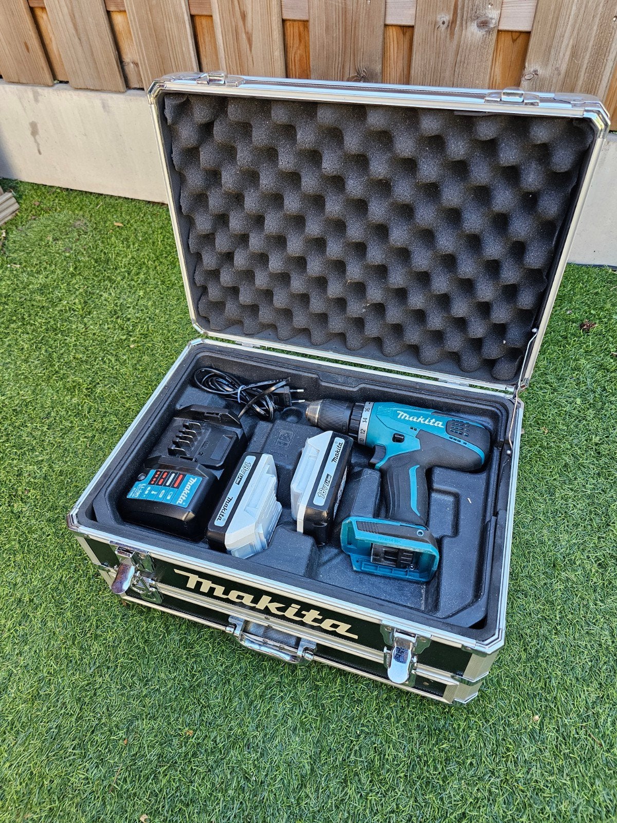 Makita DF457D Boor-/Schroefmachine met 2 accu's en koffer, Ophalen, Gebruikt, Boor- en Schroefmachine