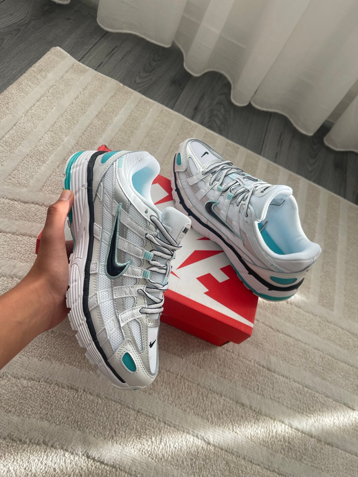 Nike P-6000 Witte Sneakers met Turquoise Details, Kleding | Dames, Wit, Nieuw, Ophalen of Verzenden, Sneakers of Gympen