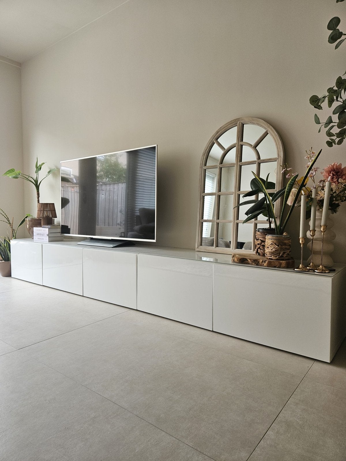 Wit hoogglans Besta Ikea tv-meubel 3 meter met glasplaten, Ophalen, Overige materialen, Zo goed als nieuw, 200 cm of meer
