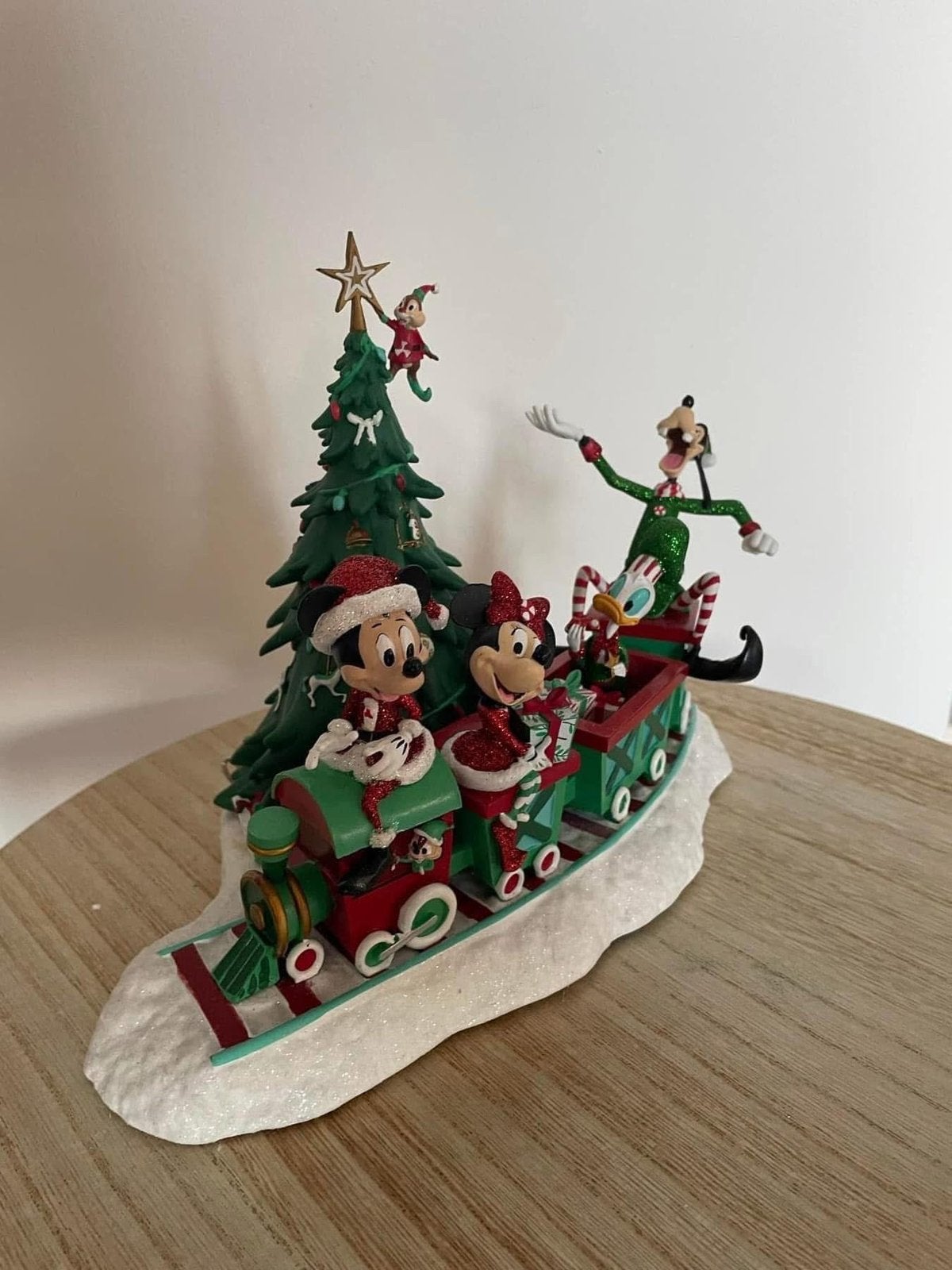 Disney kerst beeld met muziek, Ophalen of Verzenden, Mickey Mouse, Zo goed als nieuw, Beeldje of Figuurtje