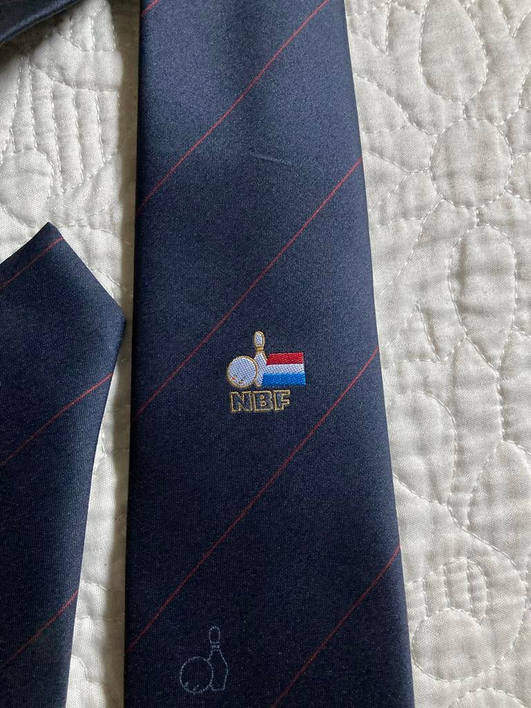 NBF Bowling Stropdas - Donkerblauw met logo, Ophalen of Verzenden, Zo goed als nieuw, Blauw, Met patroon
