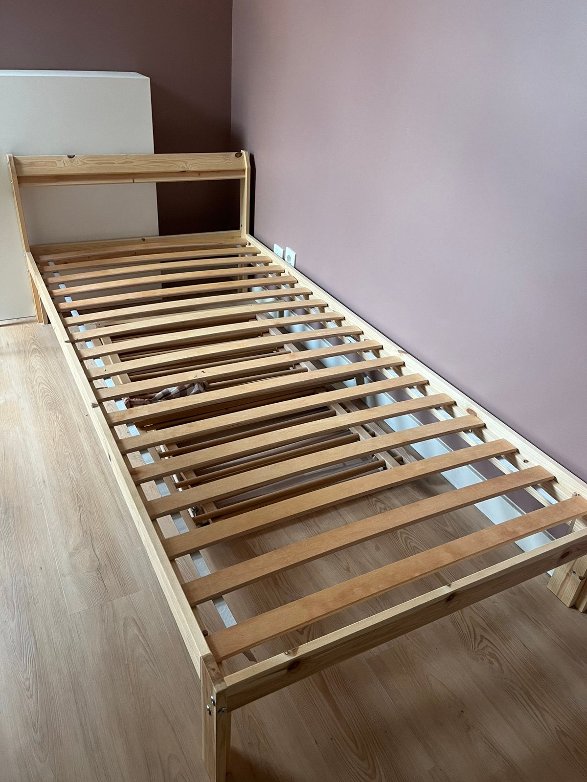 Ikea bed Neiden bedframe plus Luroy lattenbodem, Ophalen, Zo goed als nieuw, Eenpersoons, Hout