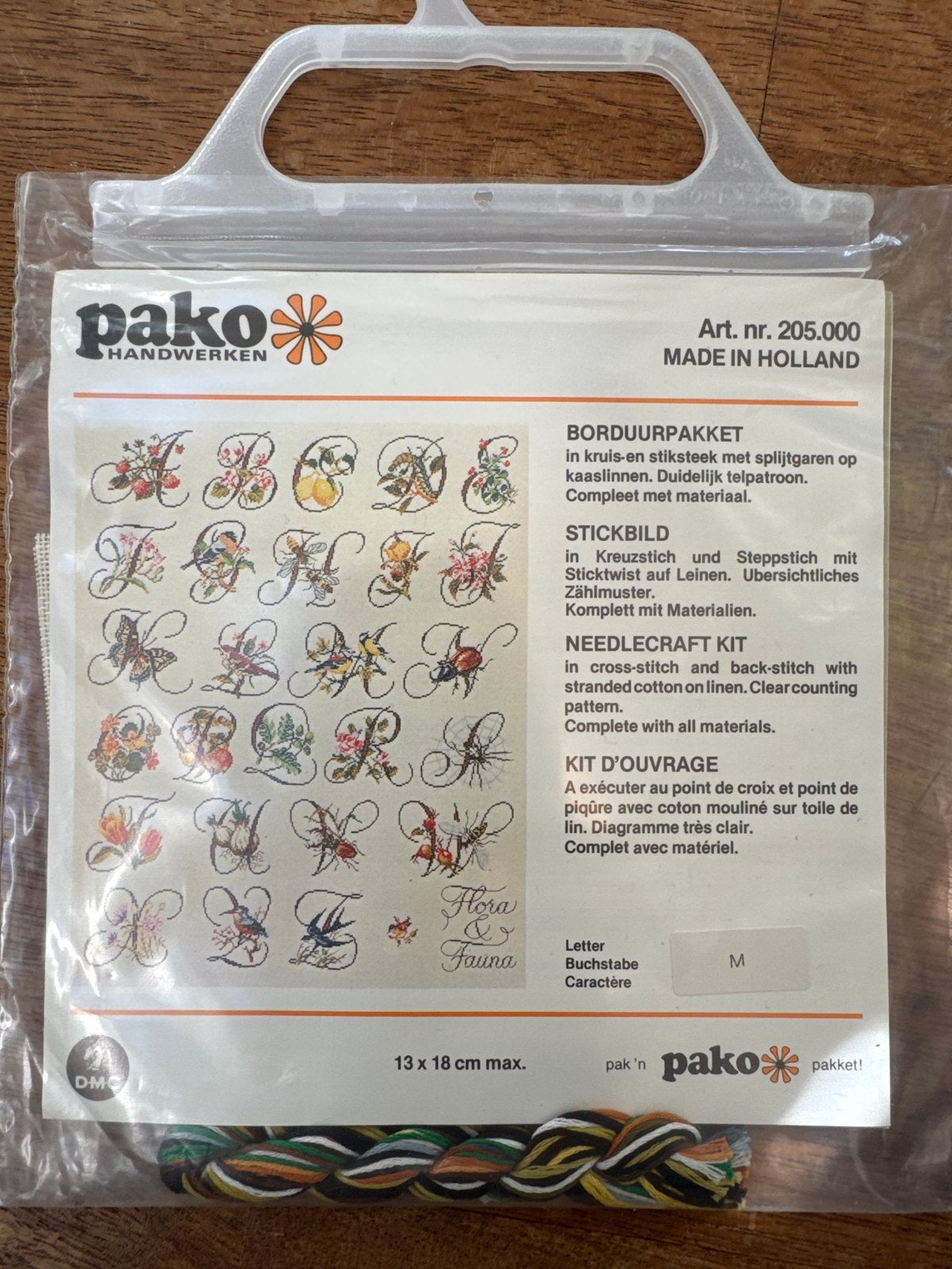 Pako Borduurpakket Letter M - Flora & Fauna, Ophalen of Verzenden, Nieuw, Handborduren, Borduurpakket