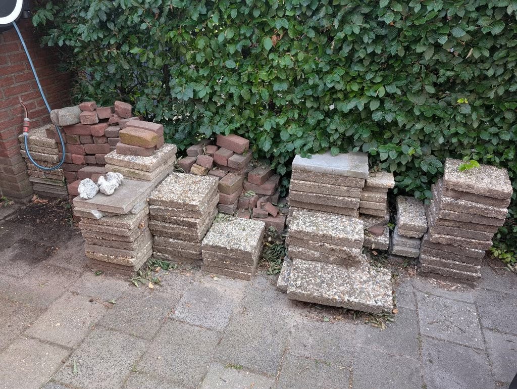 Gratis: 30x30 tegels (grind/normaal) en klinkers, Ophalen, Gebruikt, Beton, Overige typen
