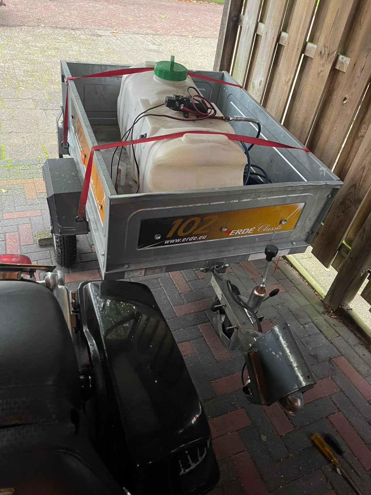 Aanhangwagentje met eventueel hogedrukspuit, Ophalen, Gebruikt