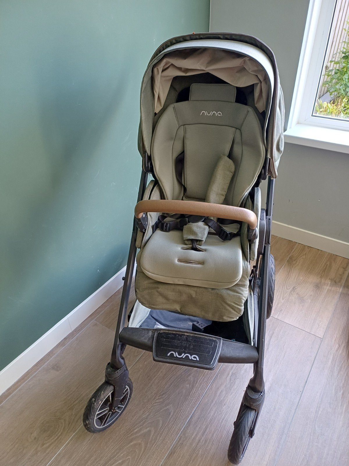 Complete Nuna Kinderwagen - Olijfgroen (4 jaar oud), Kinderen en Baby's, Kinderwagens en Combinaties, Ophalen, Gebruikt, Combiwagen