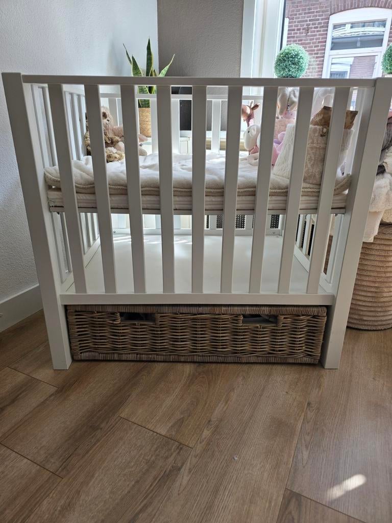 Zo goed als nieuwe box met mand - oktober vorig jaar gekocht, Kinderen en Baby's, Boxen, Ophalen of Verzenden, Zo goed als nieuw