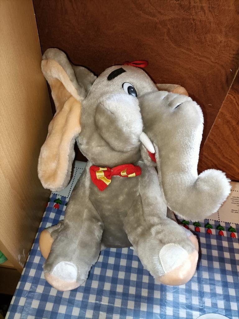 Olifant knuffel Wibra Epe 31 cm groot, Ophalen of Verzenden, Zo goed als nieuw