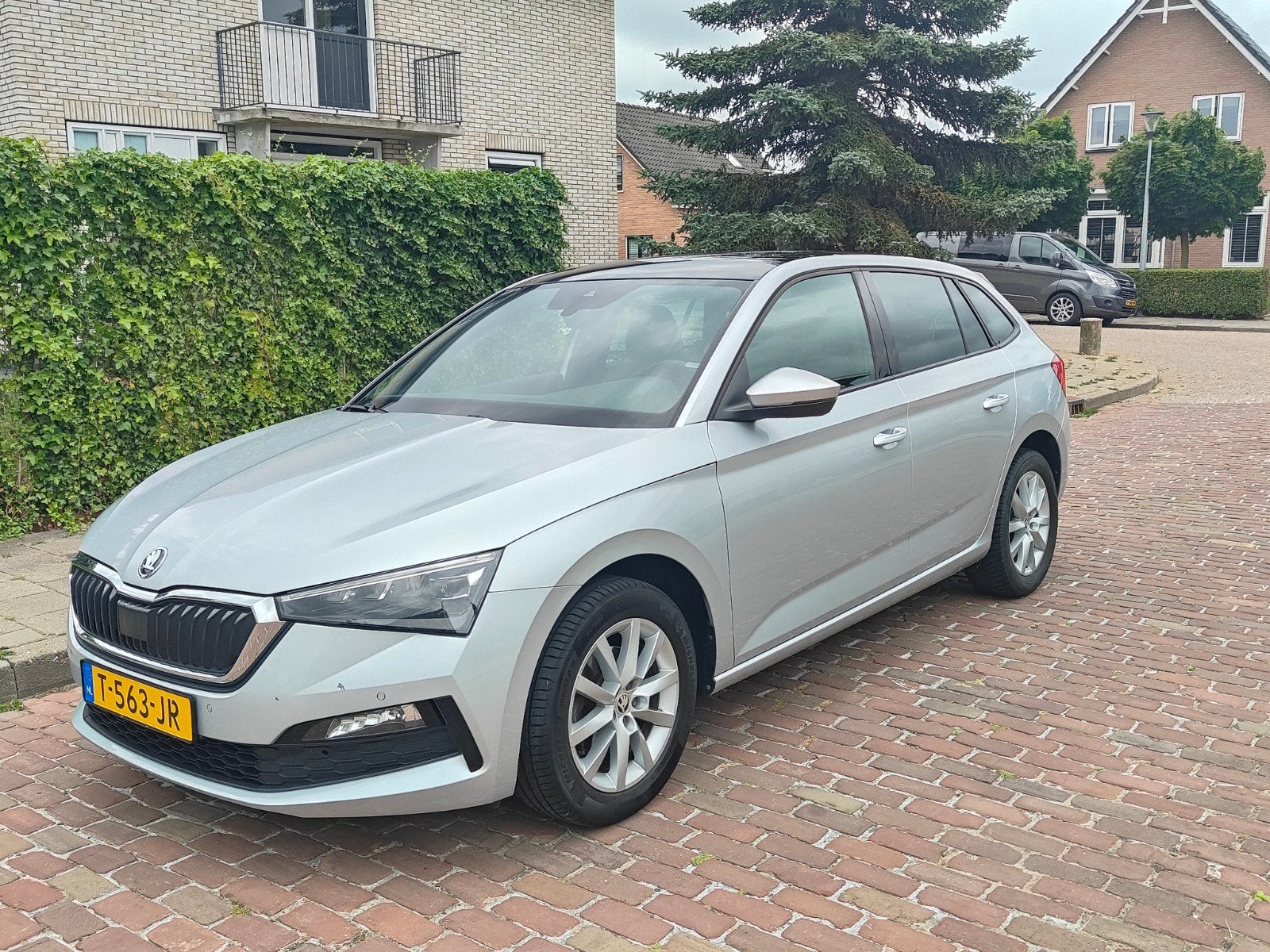 Skoda Scala 1.0 TSI Greentech Business 110pk 2022 Grijs, Auto's, Skoda, Voorwielaandrijving, Scala, 610 kg, 49 €/maand