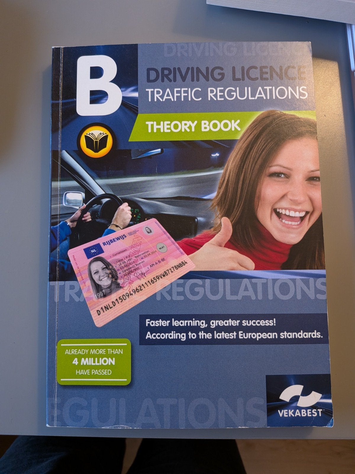 Rijbewijs B Theorieboek| driving license theory book|English, Ophalen, Zo goed als nieuw, Overige niveaus, VekaBest