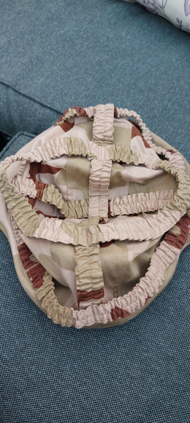 Nieuwe desert helmhoes voor de M95 helm, Verzamelen, Ophalen of Verzenden, Landmacht, Nederland, Helm of Baret