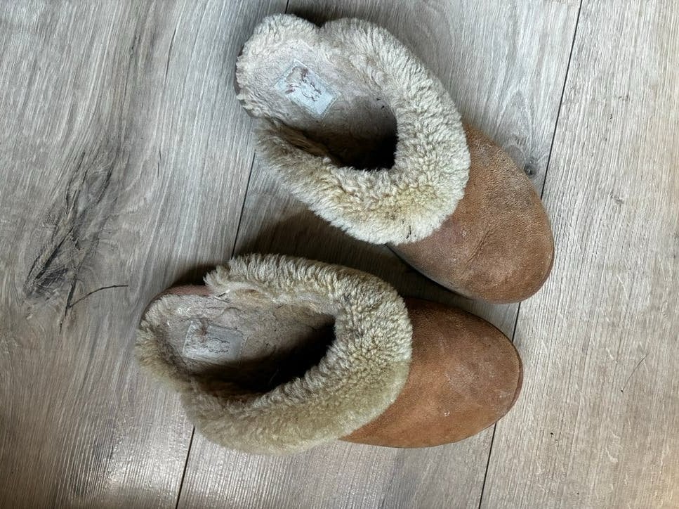 Ugg pantoffels maat 42 veelgebruikt, Kleding | Dames, Bruin, Ophalen of Verzenden, Pantoffels of Sloffen, Gedragen